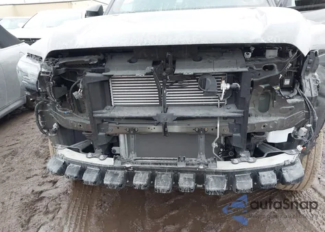 2024 Toyota Tacoma Sr z USA, uszkodzony, nr VIN 3TYLD5KN7RT005461